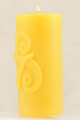 Handgemachte Bienenwachskerze mit Triskelen-Motiv 5 cm x 10,5 cm