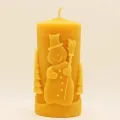 Bienenwachskerze mit Schneemann - 6 cm x 11,5 cm
