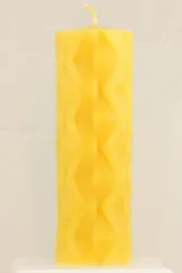 Stumpenkerzen mit Zickzack-Muster aus Bienenwachs 4,5 cm x 14 cm